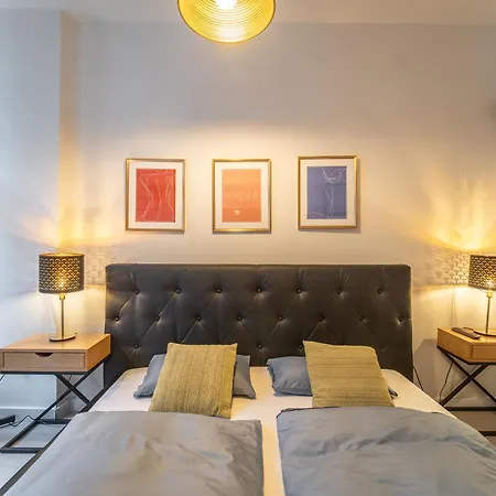 Sunny 2Br Apt. On Wenceslas Square With Paid Parking By Easybnb Premium * Прага