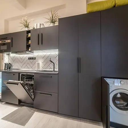Sunny 2br Apt. On Wenceslas Square With Paid Parking By Easybnb Premium