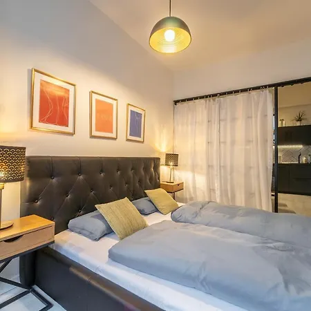 Sunny 2br Apt. On Wenceslas Square With Paid Parking By Easybnb Premium Apartman